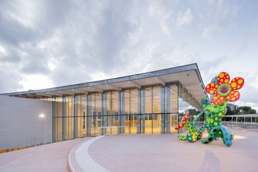 Yayoi Kusama 'Flowers that Bloom in the Cosmos' 2022 © Yayoi Kusama, photo © Art Gallery of New South Wales, photo, Zan Wimberley
