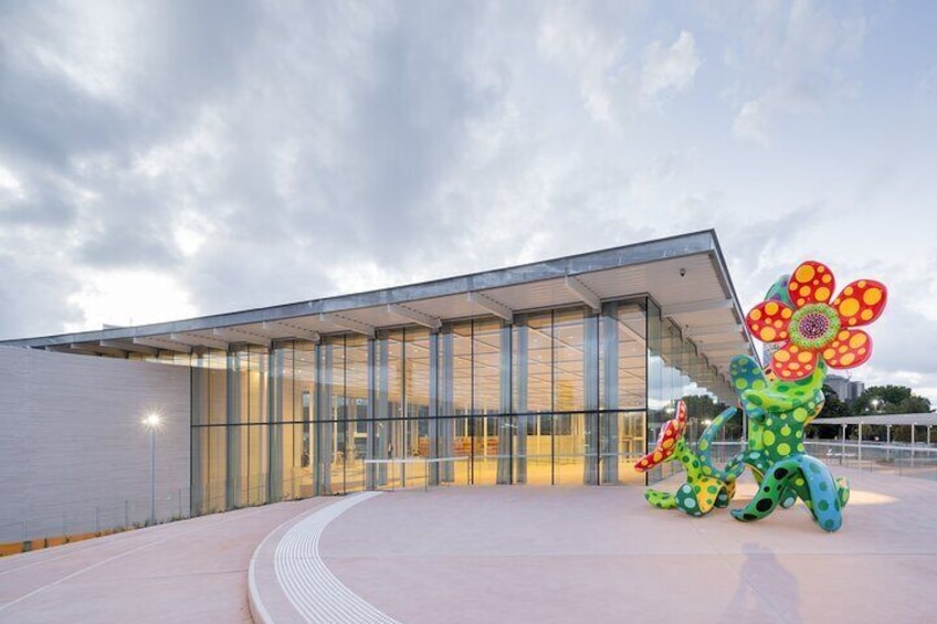Yayoi Kusama 'Flowers that Bloom in the Cosmos' 2022 © Yayoi Kusama, photo © Art Gallery of New South Wales, photo, Zan Wimberley