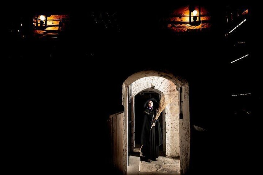 Edinburgh Witches Old Town Walking Tour & Underground Vault