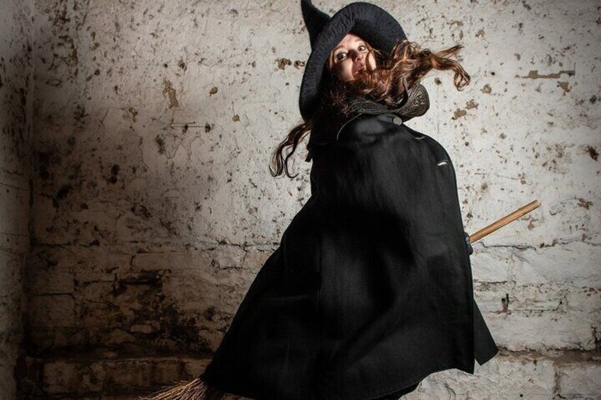 Edinburgh Witches Old Town Walking Tour & Underground Vault