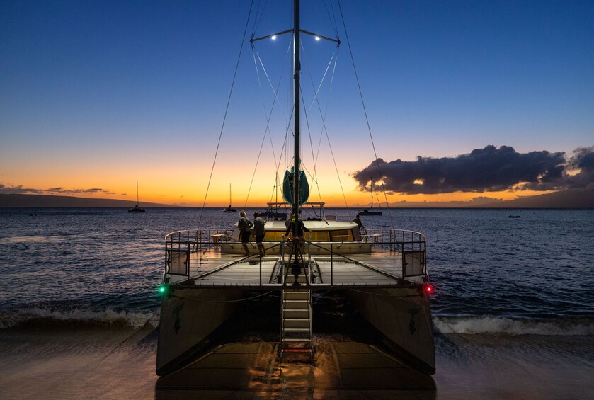 Ka'anapali: Sunset Cocktail Sail w/ Open Bar - Beach Loading Catamaran
