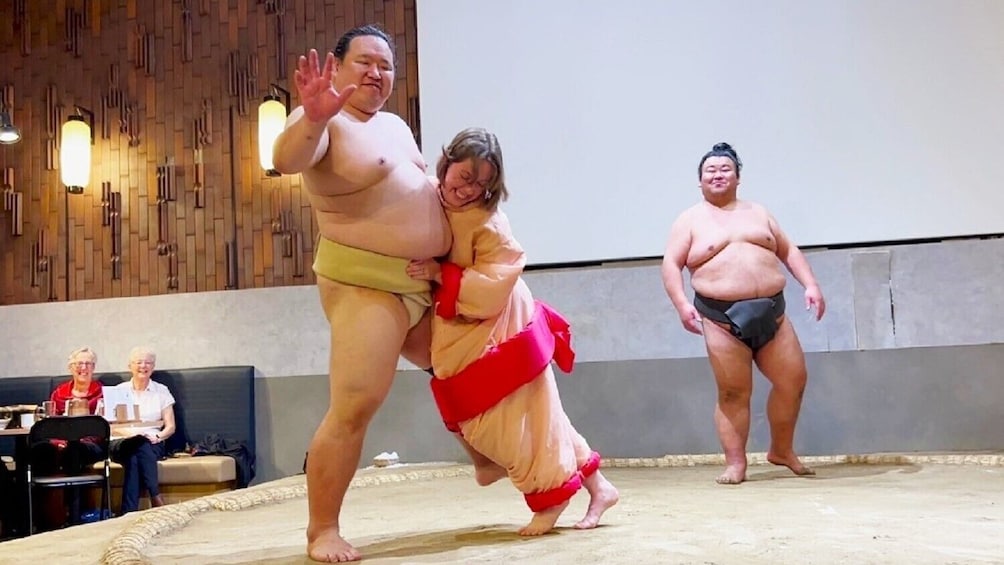 Tokyo: Sumo Wrestling Show with Chanko Nabe Lunch (2 hours / English)