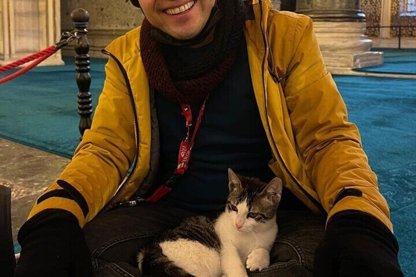 Guide Oguzhan with Hagia Sofia cats 