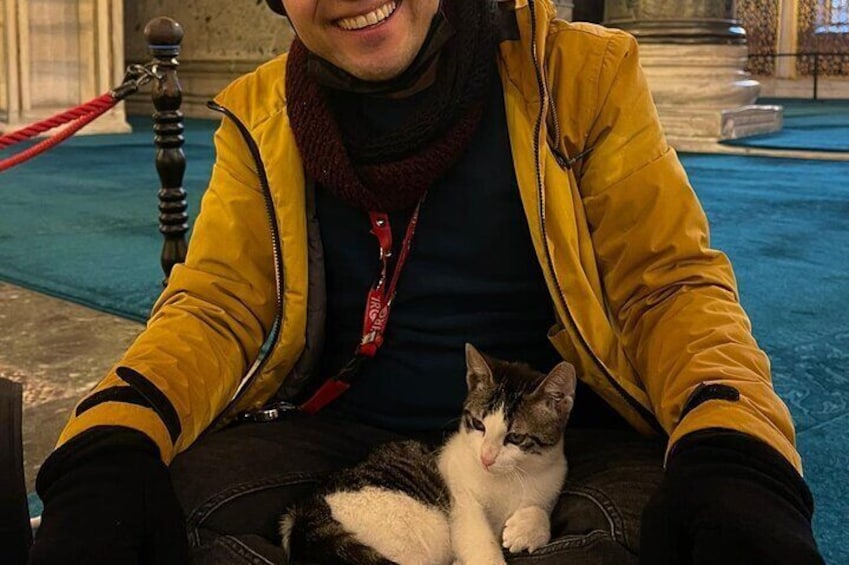 Guide Oguzhan with Hagia Sofia cats