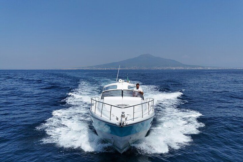 Pershing 37