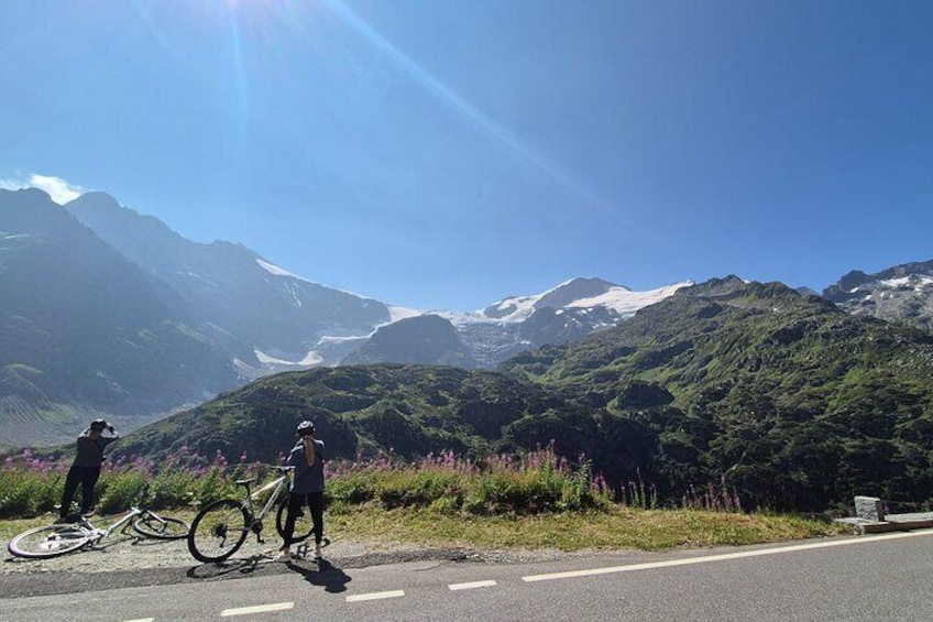 Alpine Pass Descent: Downhill Cycling Adventure in the Swiss Alps