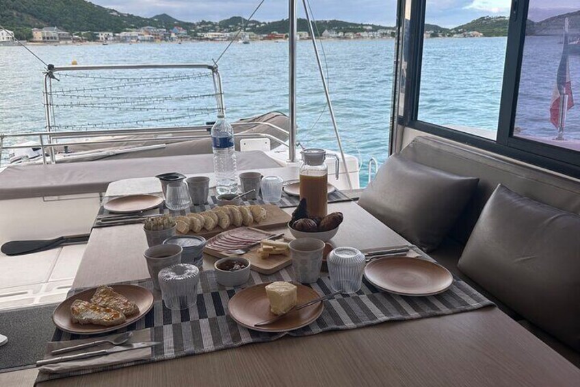 St Martin Grand Case Experience: Night at anchor in Catamaran