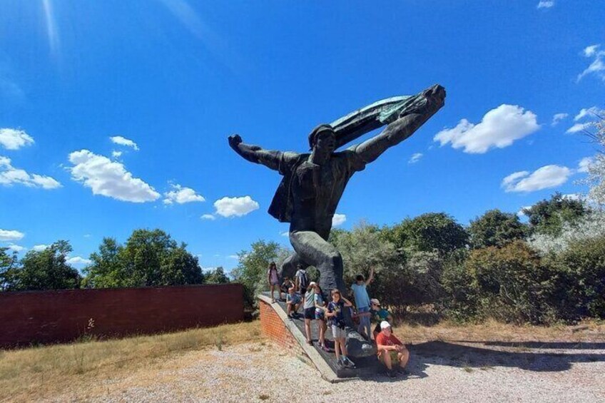Calling to arms, the biggest statue of communist times