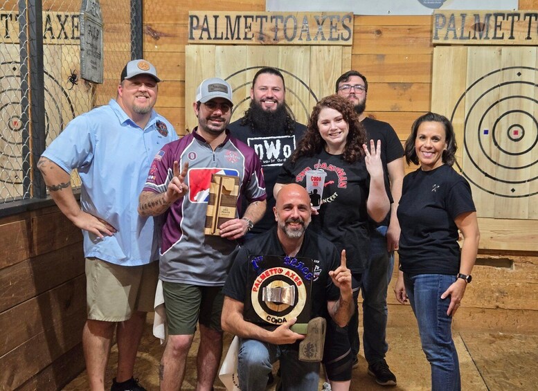 Bluffton: Axe Throwing Experience with Drinks and Snacks