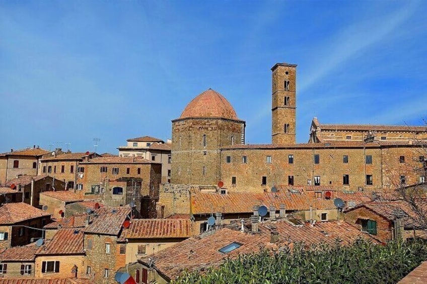 Private transfer Firenze - Pisa with stop in Volterra