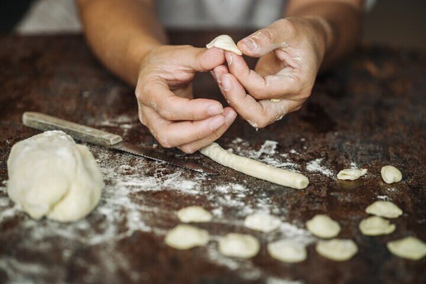 Discovering orecchiette. Apulian tradition and taste