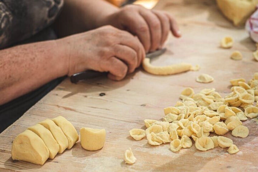 Discovering orecchiette. Apulian tradition and taste