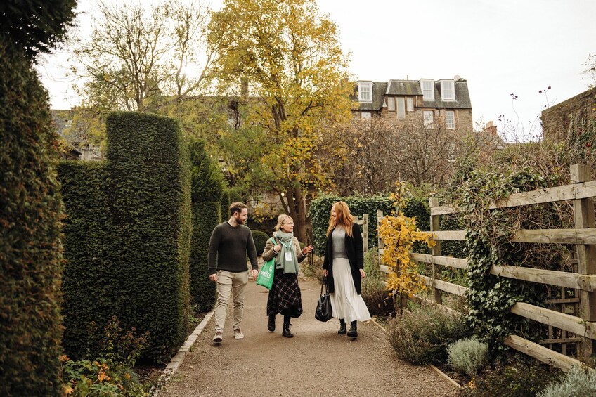 Edinburgh in a Day Tour with Castle, Royal Mile & Holyrood