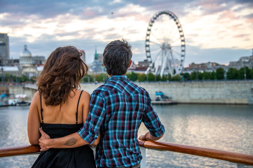 Evening Cruise in Montreal with Circus Acts