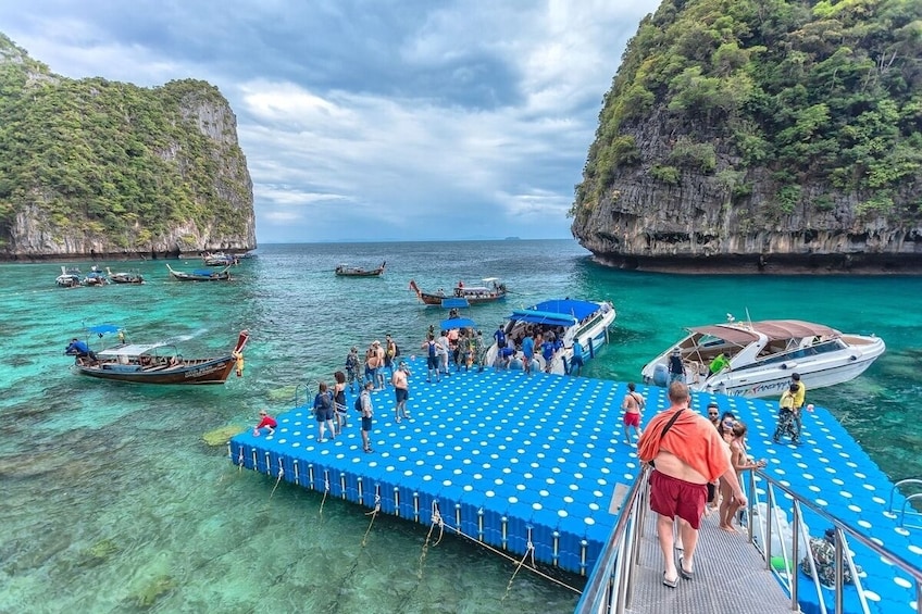 Phi Phi Islands - Big Boat Cruise with Snorkeling