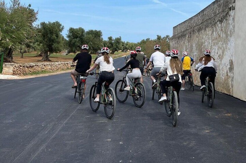 Exploring the countryside of Conversano and its monuments by E bike