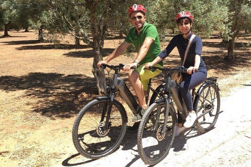 Exploring the countryside of Conversano and its monuments by E bike
