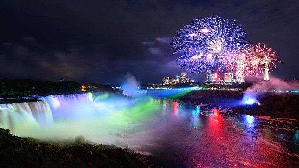 Scenic Niagara Falls Night Tour with Boat Ride - Canada