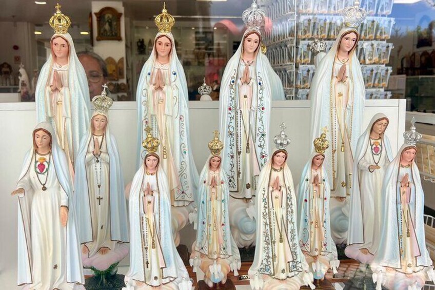 Lisbon Small Group Guided Day Tour to Fatima Nazare and Obidos