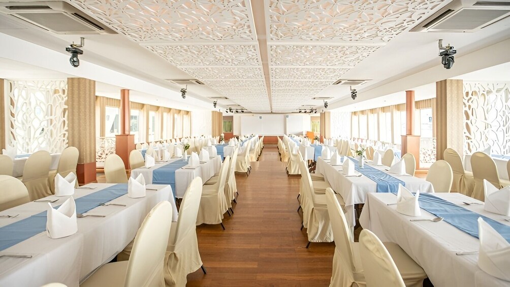Riverside Faraya Cruise (Halal) in Bangkok