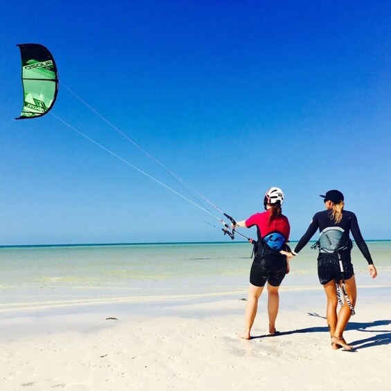 Hotbox: Kitesurfing Lessons Private Course (6 hours)