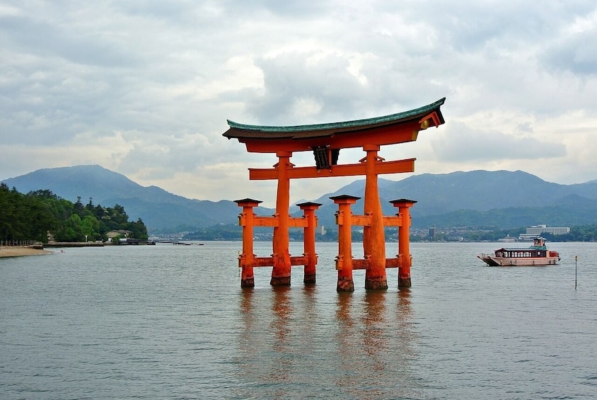 Day Trip to Hiroshima and Miyajima by Bullet Train from Osaka