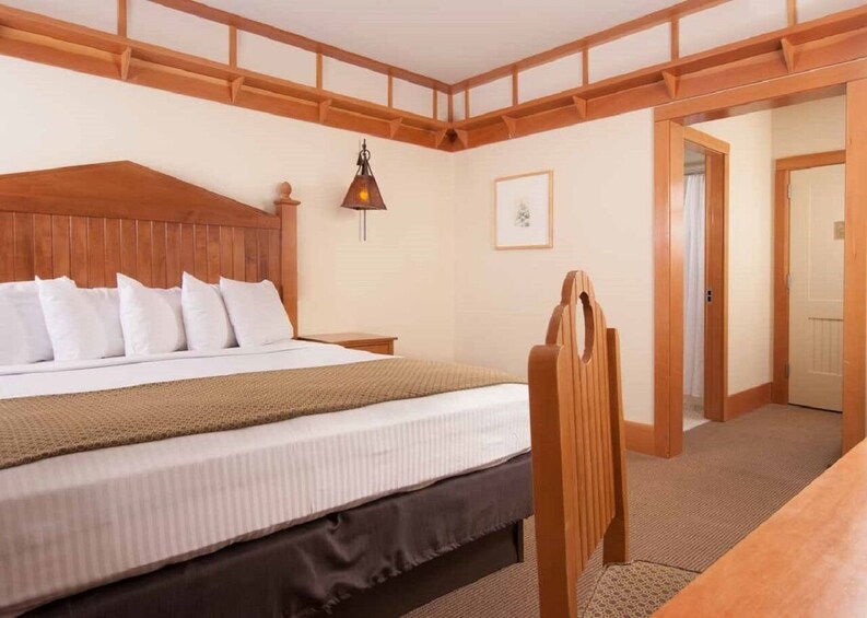 Lodging at Old Faithful Yellowstone & Grand Teton 4-Day Tour