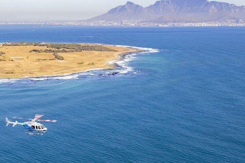 Private Helicopter Tour to Robben Island with Guided Tour
