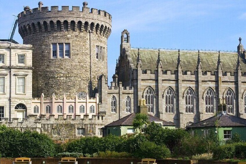 Dublin: City Walk with Audio Guide in 7 Languages on Phone