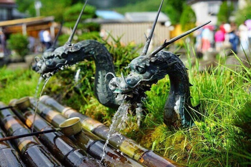 Oshino Hakkai originates from the clear spring of melted snow from Mount Fuji