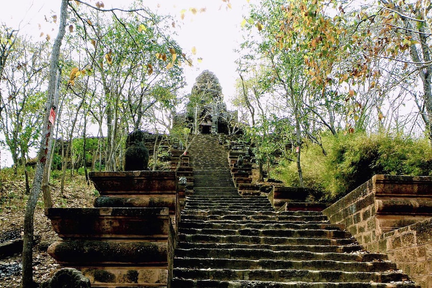 Grand Tour-Ek Phnom. Baset. Bamboo Train. Wat Banan. Phnom Sampov