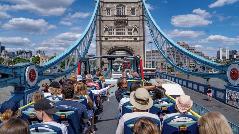 Tootbus Must See London : Hop-on Hop-off & 1 hour cruise