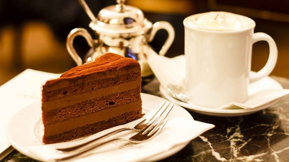 Vienna: 2.5-Hour Viennese Coffee, Cake, and Chocolate Tour