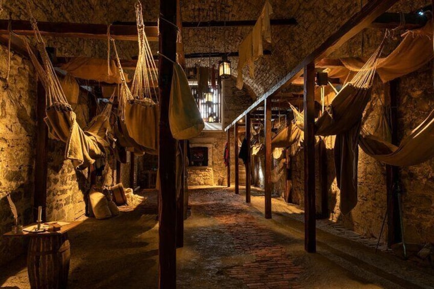 Edinburgh Castle: Guided Walking Tour with Entry Ticket