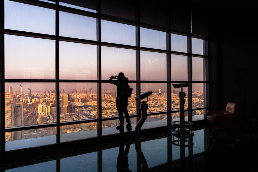 Dubai to Abu Dhabi Premium Tour: Grand Mosque, Royal Palace & Etihad Tower