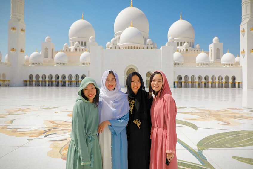 Dubai to Abu Dhabi Premium Tour: Grand Mosque, Royal Palace & Etihad Tower