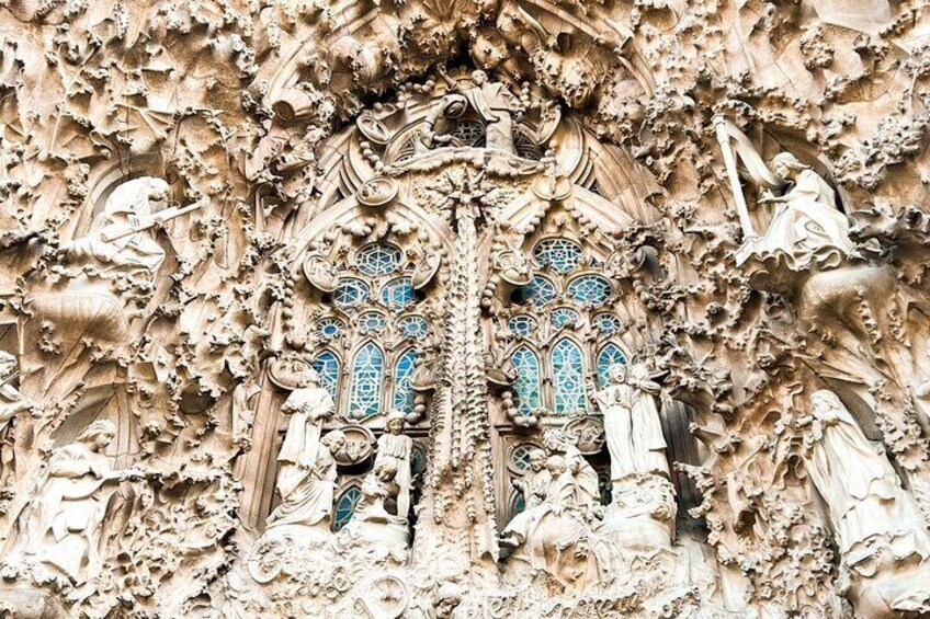Best of Barcelona: Sagrada Familia, Park Güell, Montjuic & Gothic