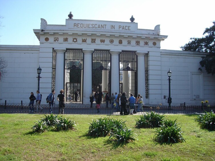 Walking Tour of the Recoleta Neighborhood in Buenos Aires 