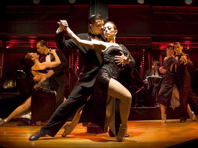 Early Tango Dinner-Show with Private Transfer