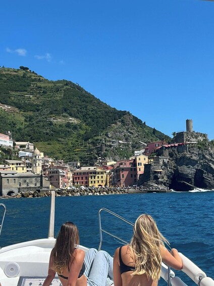 Private Sunset Boat Tour Along the Cinque Terre with Tasting