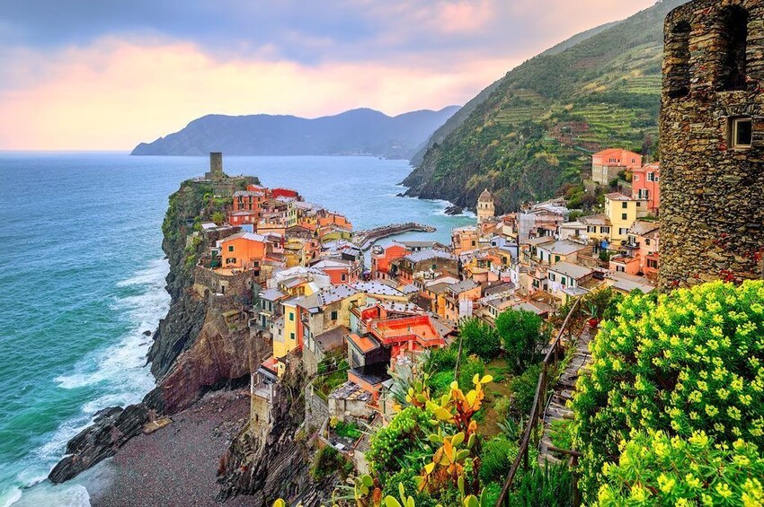 Cinque Terre Walking Tour with Food and Wine Tastings
