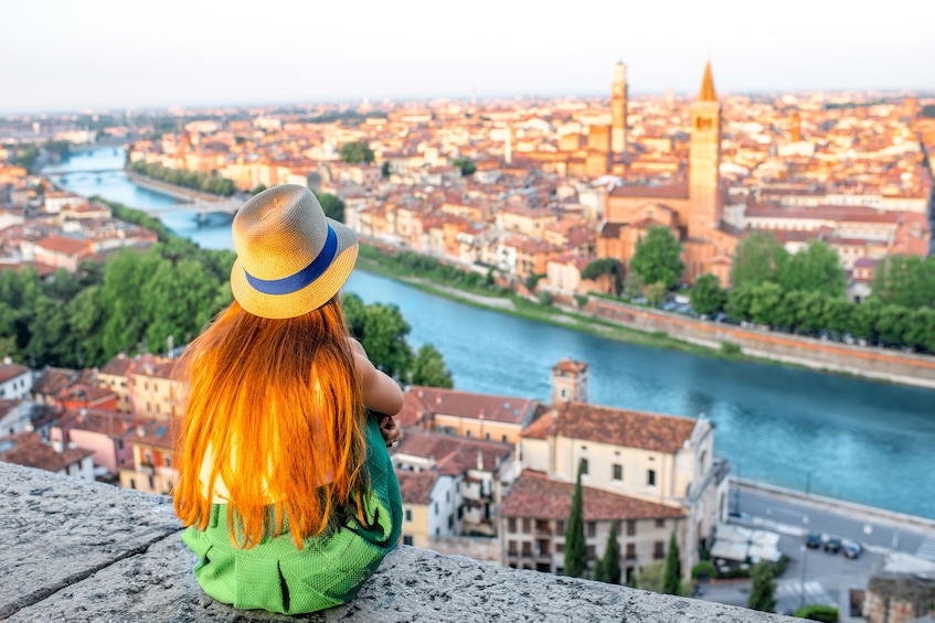 Verona Guided Tour with professional guide with ticket train from Venice