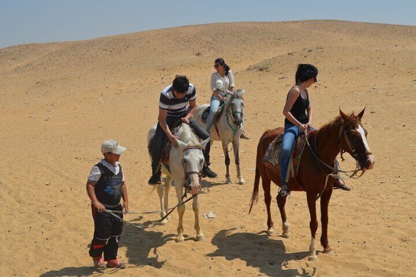 2-Hour Horse Ride plus Egyptian Show with Bedouin Dinner in Sharm El Sheikh