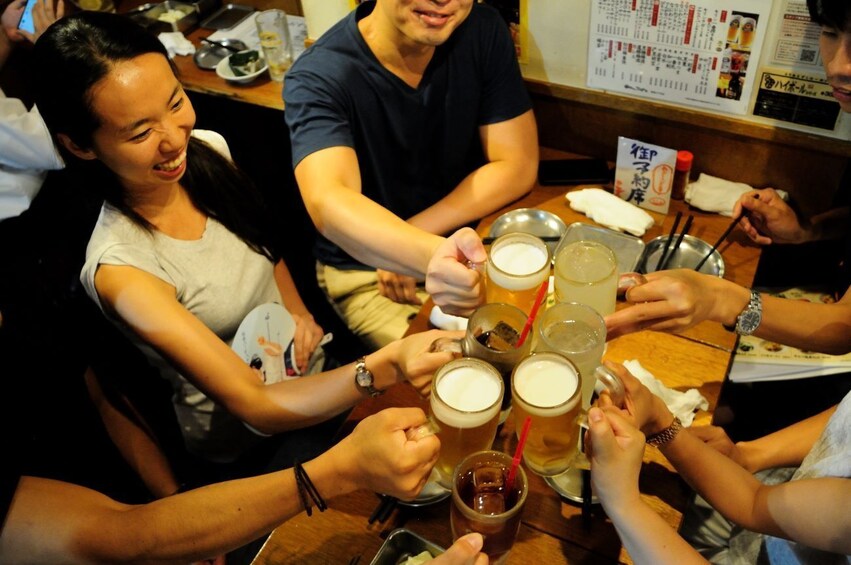 Kanpai Evening Tour in Tokyo Shinjuku Drinks and Neon Nights