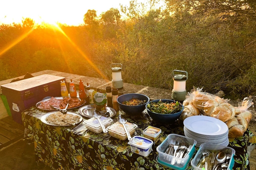 Pinnacles Sunset Dinner and Stargazing Day Tour a Small Group Experience