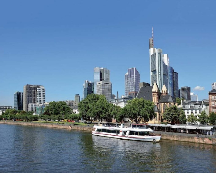 Frankfurt: 1-Hour Panorama Boat Cruise on the river Main
