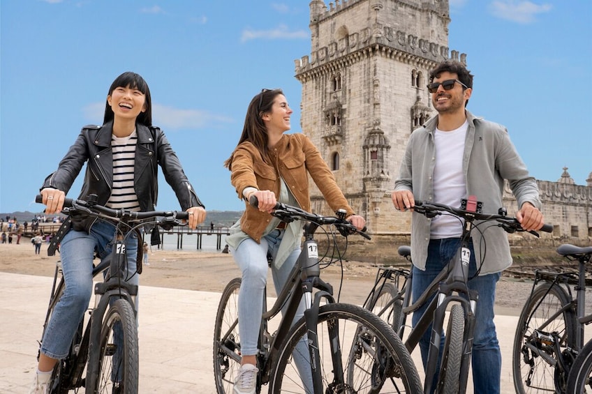 Lisbon 360: Bike, Walk & Boat Morning Tours