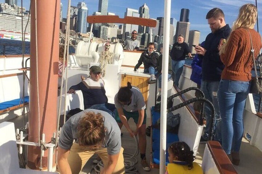 We always know how to have fun on a sailing charter! Will you have a drink from our onboard bar? Will you get involved in hoisting the sails?