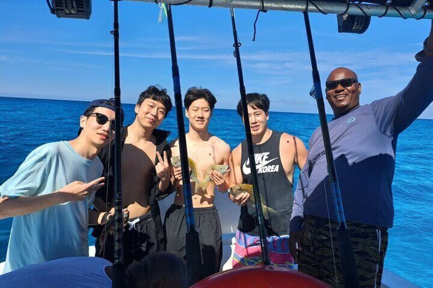Private Half-Day Boat Tour to Rose Island from Nassau for snorkeling or fishing 