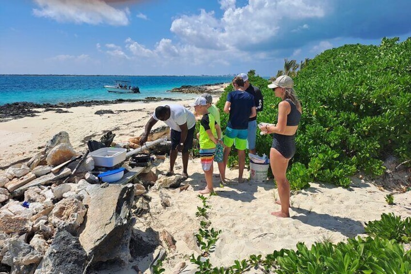 Private Half-Day Boat Tour to Rose Island from Nassau for snorkeling or fishing